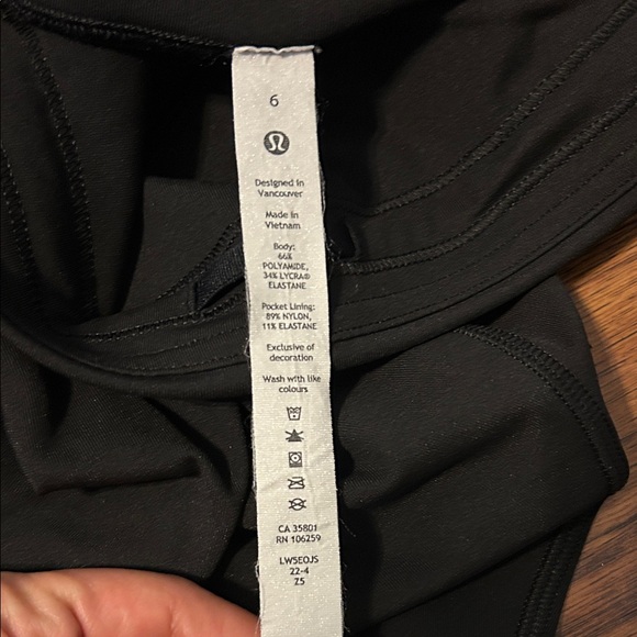 lululemon Jet Black Leggings size 6. 28 inch inseam. - Picture 6 of 7